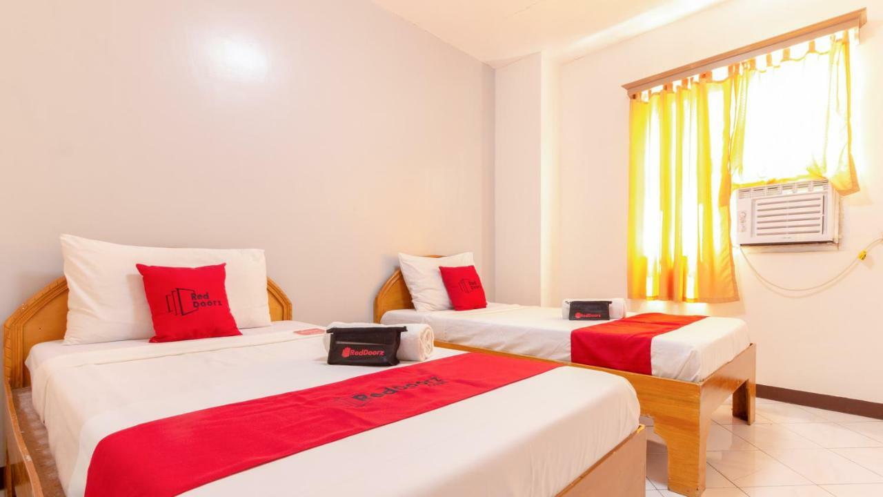 Hotel Reddoorz @ Paterno Street Tacloban Esterno foto