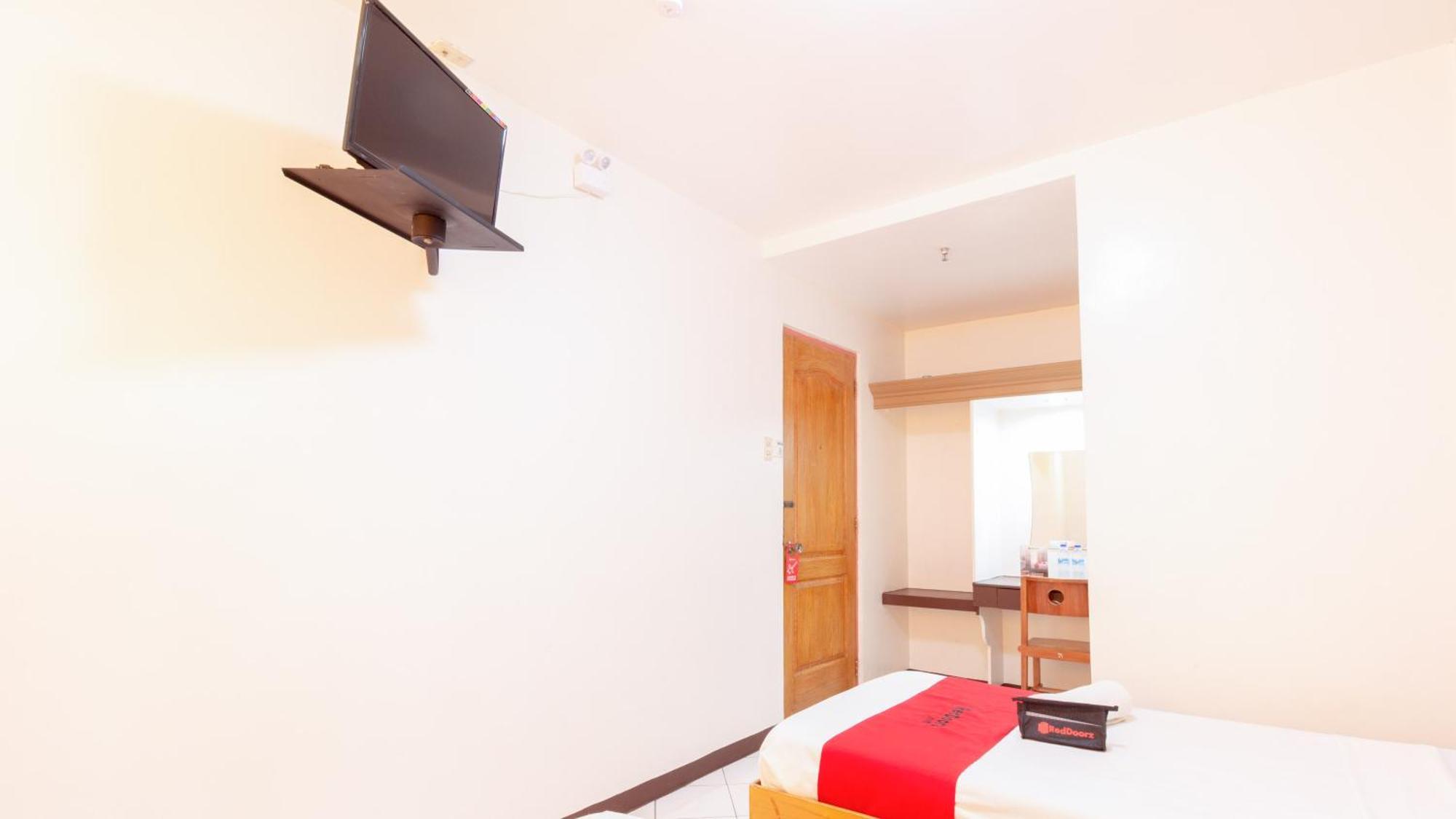 Hotel Reddoorz @ Paterno Street Tacloban Esterno foto