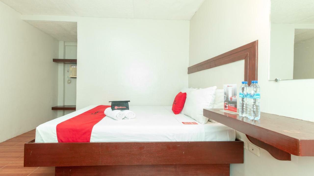 Hotel Reddoorz @ Paterno Street Tacloban Esterno foto