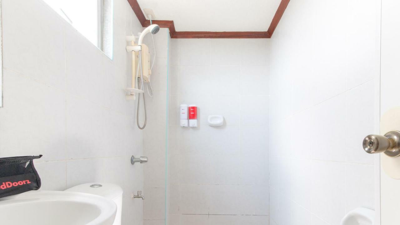 Hotel Reddoorz @ Paterno Street Tacloban Esterno foto