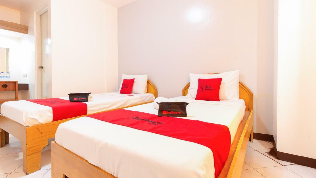 Hotel Reddoorz @ Paterno Street Tacloban Esterno foto