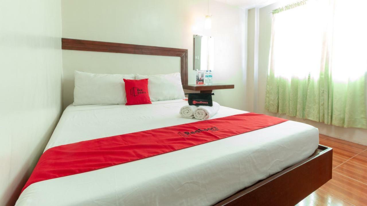 Hotel Reddoorz @ Paterno Street Tacloban Esterno foto