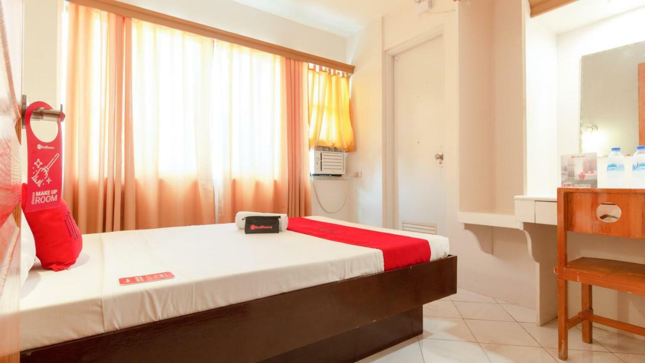 Hotel Reddoorz @ Paterno Street Tacloban Esterno foto
